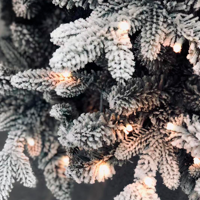 Árbol Navideño Sitka Nevado Con Luces
