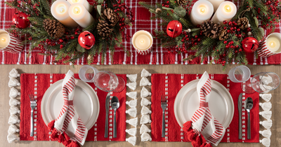 Camino de Mesa De Cuadros Rojos